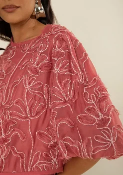 Blusa Morena Rosa Ajustada Decote Careca Manga Curta Padrão Rosa
