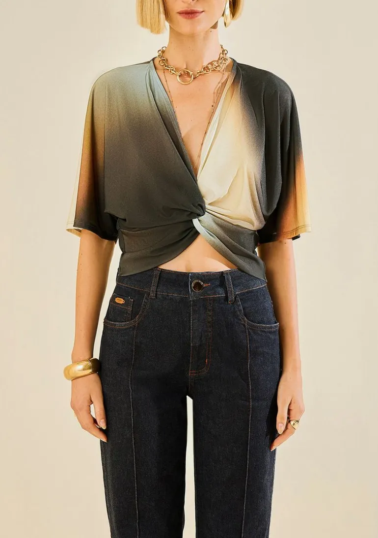 Blusa Morena Rosa Ajustada Decote V Manga Curta Padrão Preto/Azul
