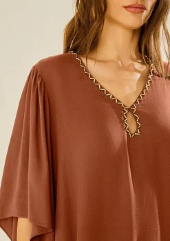 Blusa Morena Rosa Solta Decote V Manga Curta Padrão Marrom
