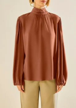 Blusa Morena Rosa Solta Gola Alta Manga Longa Padrão Marrom