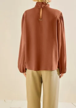 Blusa Morena Rosa Solta Gola Alta Manga Longa Padrão Marrom