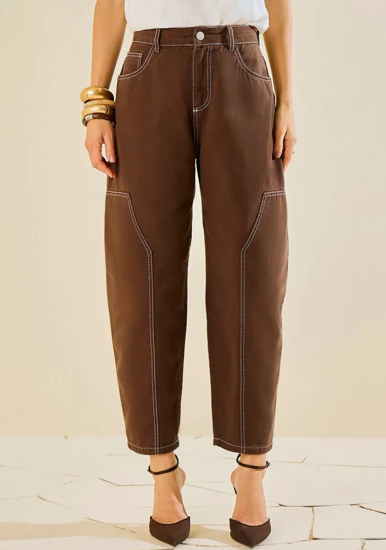 Calça Morena Rosa Cenoura Alta Marrom
