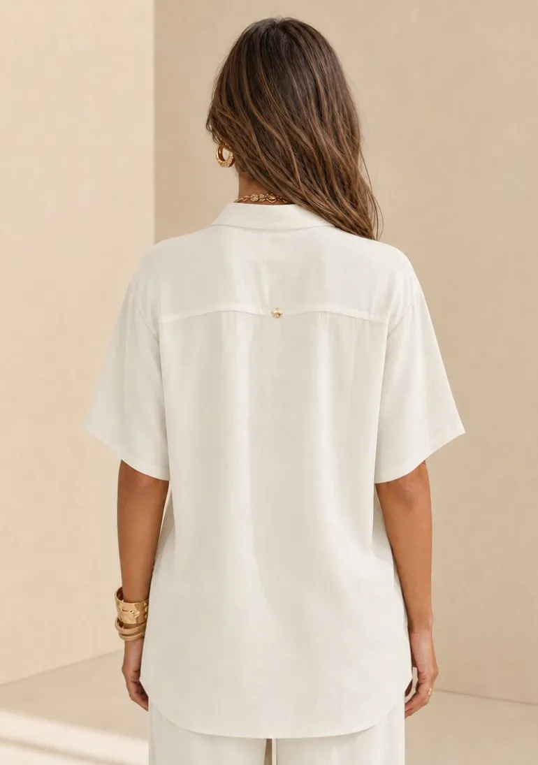 Camisa Morena Rosa Solta Gola Clássica Manga Curta Alongada Off White