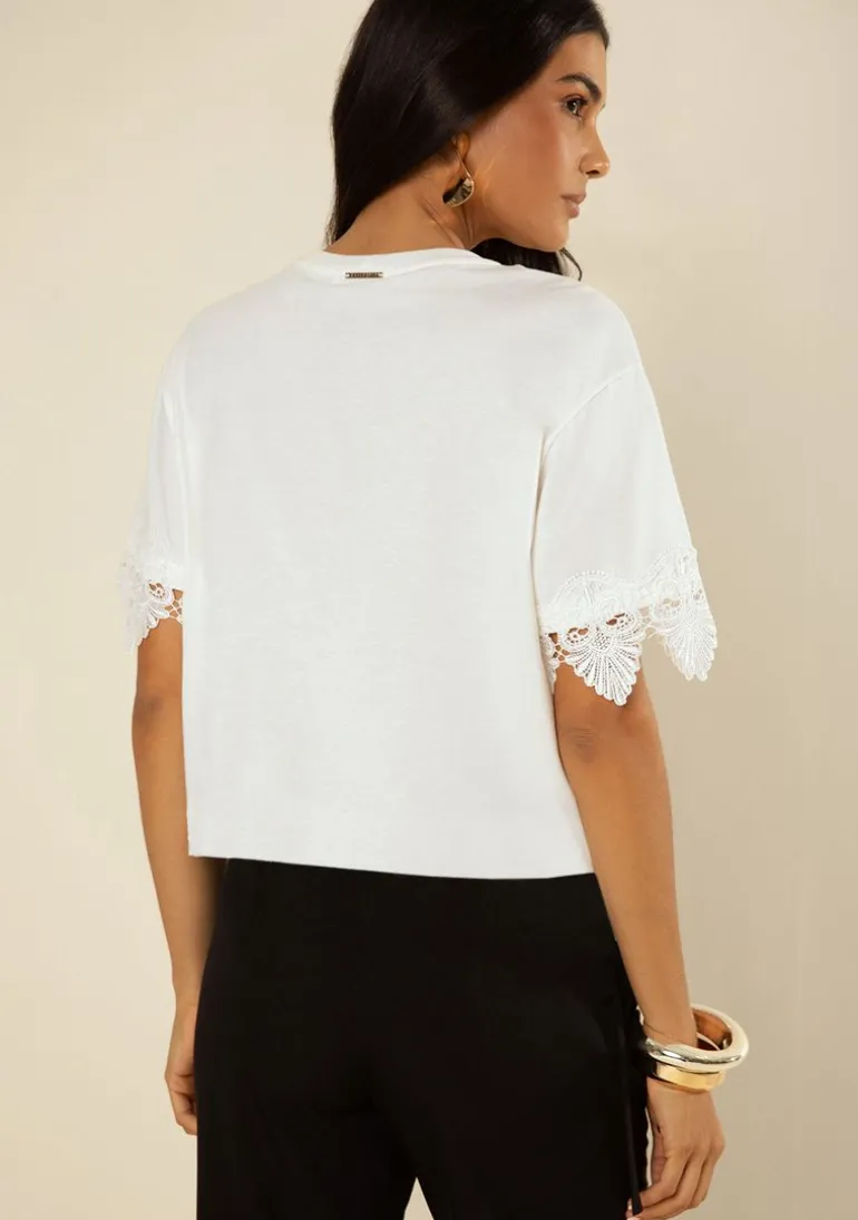 Camiseta Morena Rosa Solta Decote Careca Manga Curta Padrão Off White
