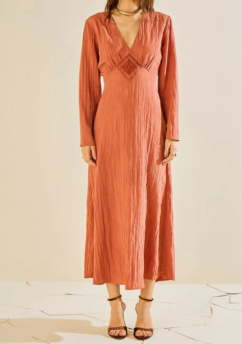 Vestido Morena Rosa Ajustado Decote V Manga Longa Midi Marrom