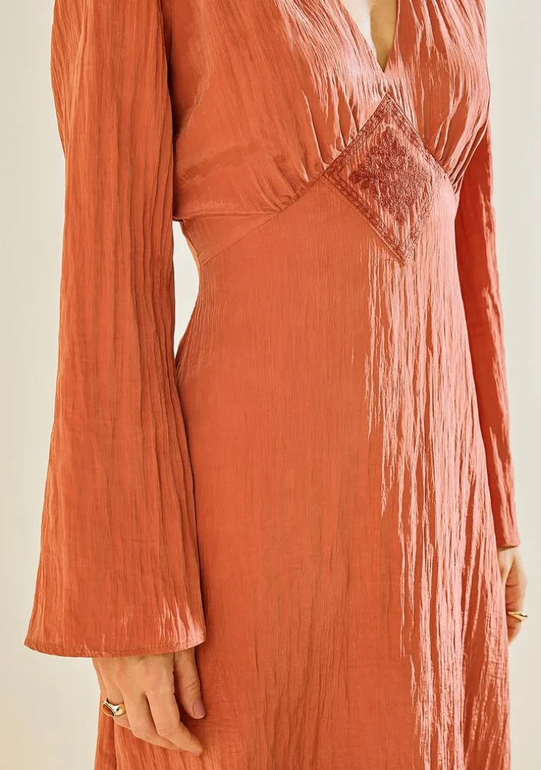 Vestido Morena Rosa Ajustado Decote V Manga Longa Midi Marrom