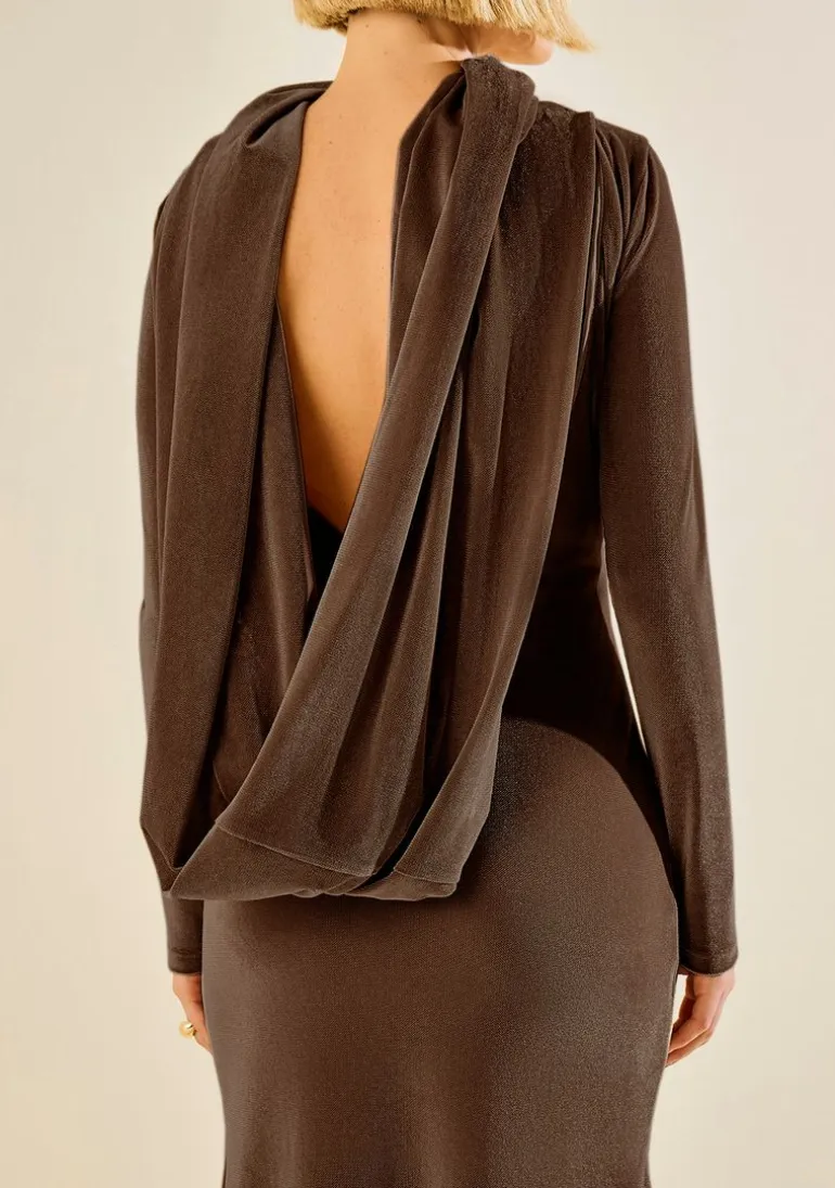 Vestido Morena Rosa Ajustado Decote Canoa Manga Longa Longo Marrom