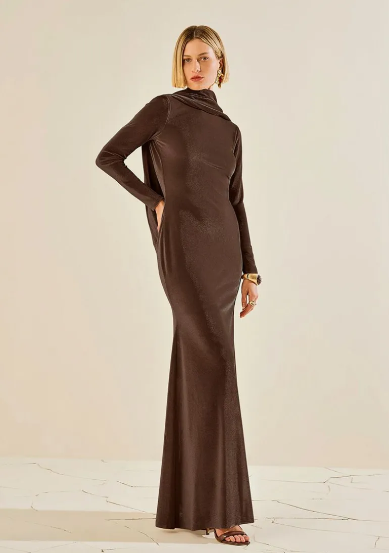 Vestido Morena Rosa Ajustado Decote Canoa Manga Longa Longo Marrom