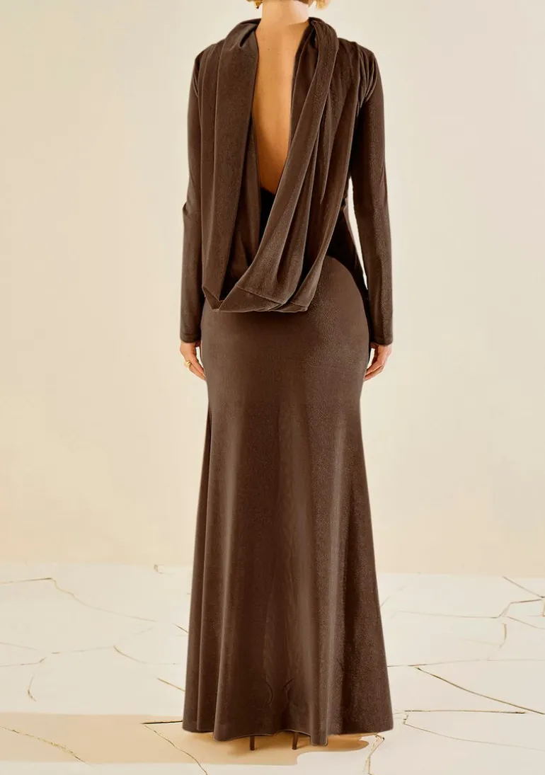 Vestido Morena Rosa Ajustado Decote Canoa Manga Longa Longo Marrom