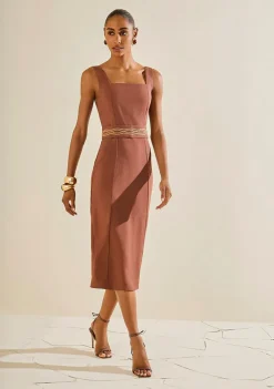 Vestido Morena Rosa Ajustado Decote Reto Sem Manga Midi Marrom