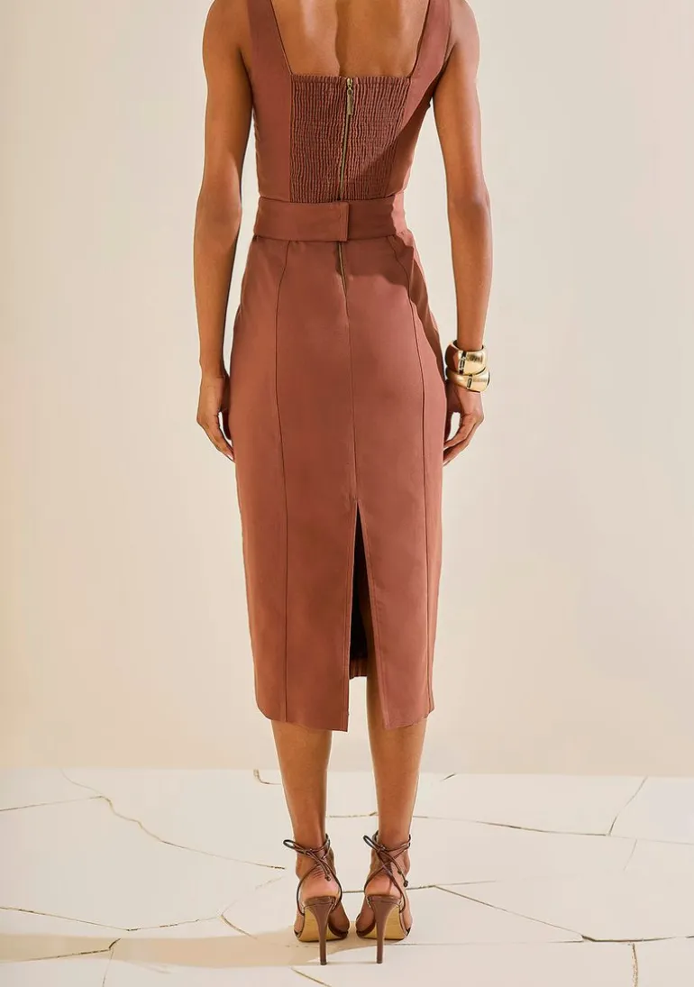 Vestido Morena Rosa Ajustado Decote Reto Sem Manga Midi Marrom