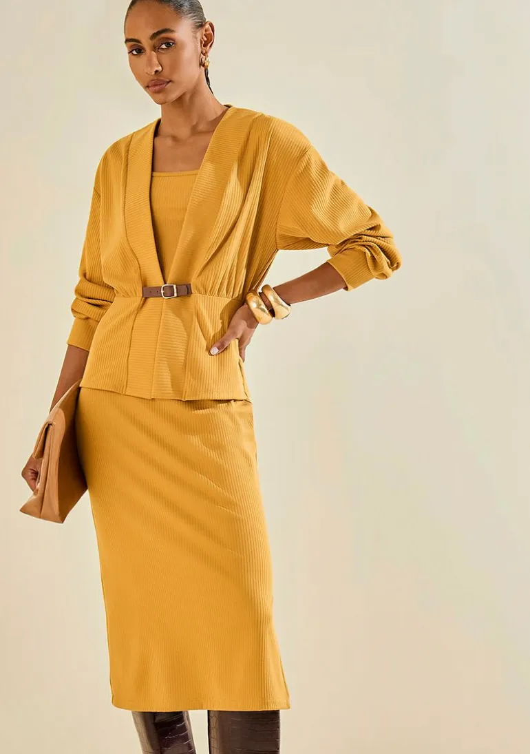 Vestido Morena Rosa Ajustado Decote Reto Manga Curta Midi Amarelo